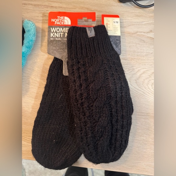 The North Face - women’s s/m mittens - Picture 1 of 3